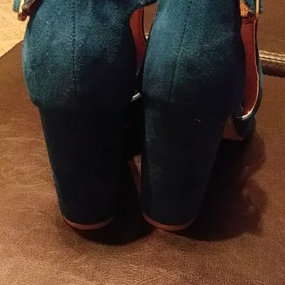 Shoes - Picture 4 of 5